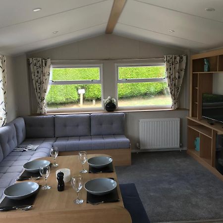 Exclusive 3 Bedroom Caravan, Sleeps 8 People At Parkdean Newquay Holiday Park, Cornwall, Uk ภายนอก รูปภาพ