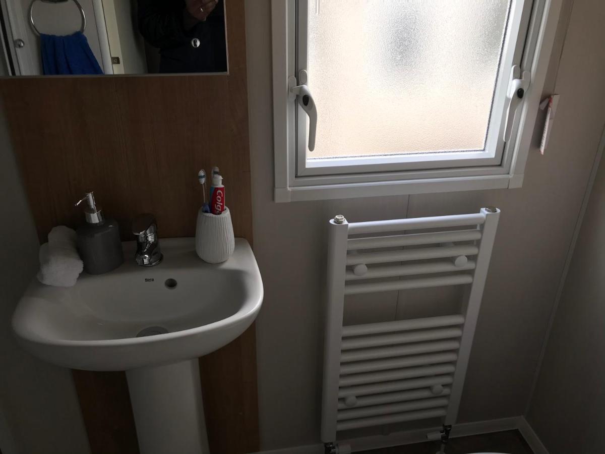 Exclusive 3 Bedroom Caravan, Sleeps 8 People At Parkdean Newquay Holiday Park, Cornwall, Uk ภายนอก รูปภาพ