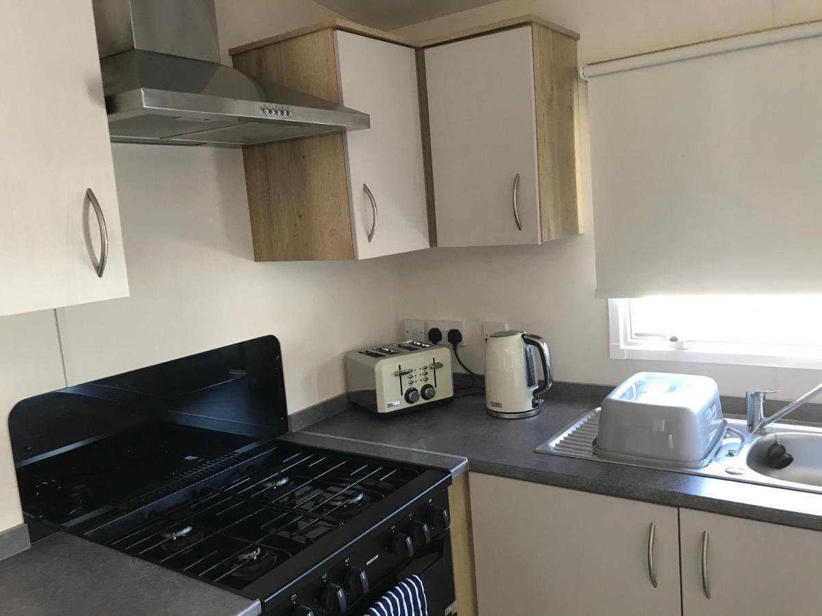 Exclusive 3 Bedroom Caravan, Sleeps 8 People At Parkdean Newquay Holiday Park, Cornwall, Uk ภายนอก รูปภาพ