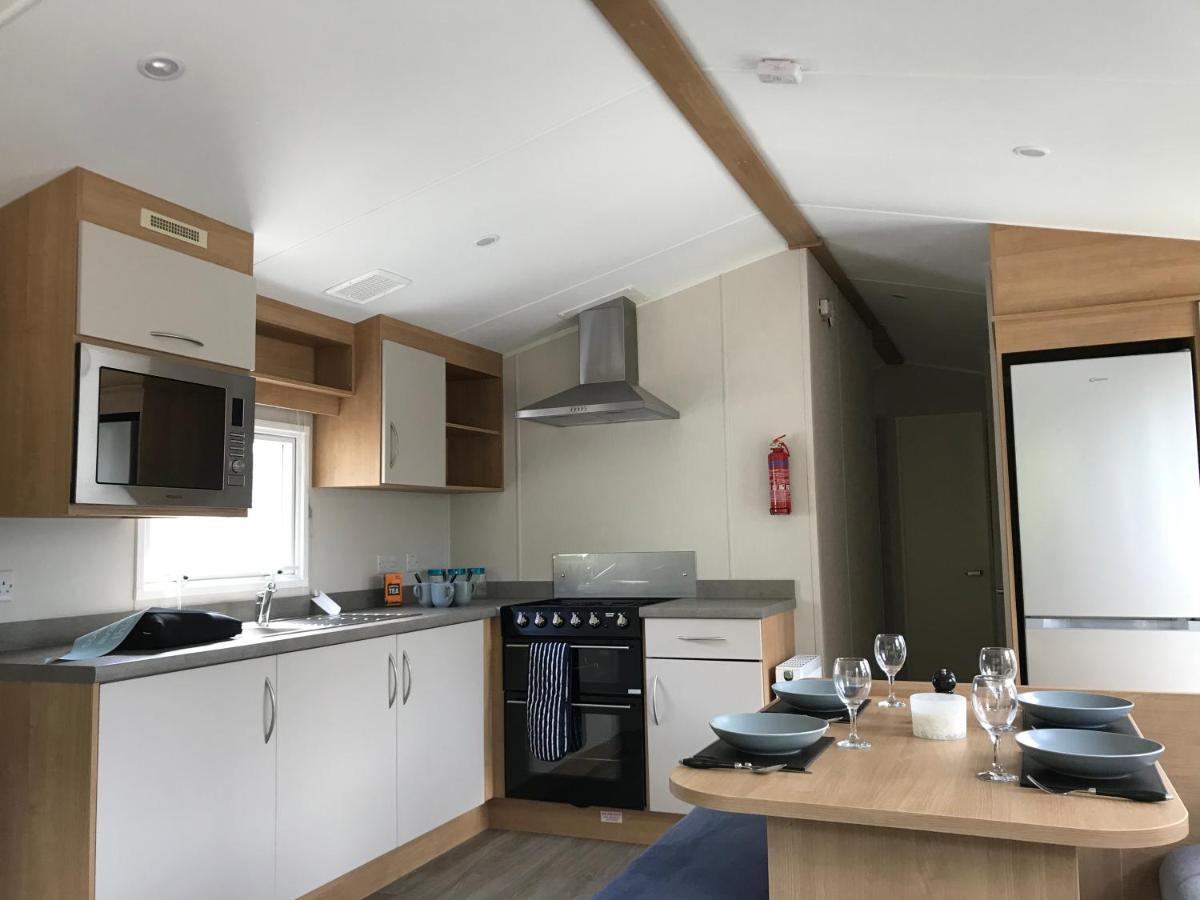 Exclusive 3 Bedroom Caravan, Sleeps 8 People At Parkdean Newquay Holiday Park, Cornwall, Uk ภายนอก รูปภาพ
