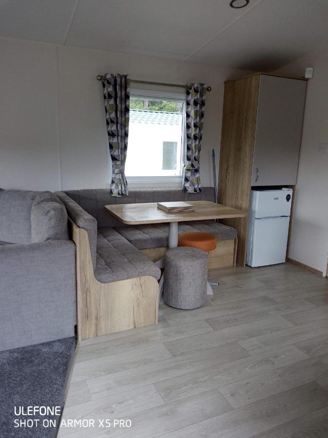 Exclusive 3 Bedroom Caravan, Sleeps 8 People At Parkdean Newquay Holiday Park, Cornwall, Uk ภายนอก รูปภาพ