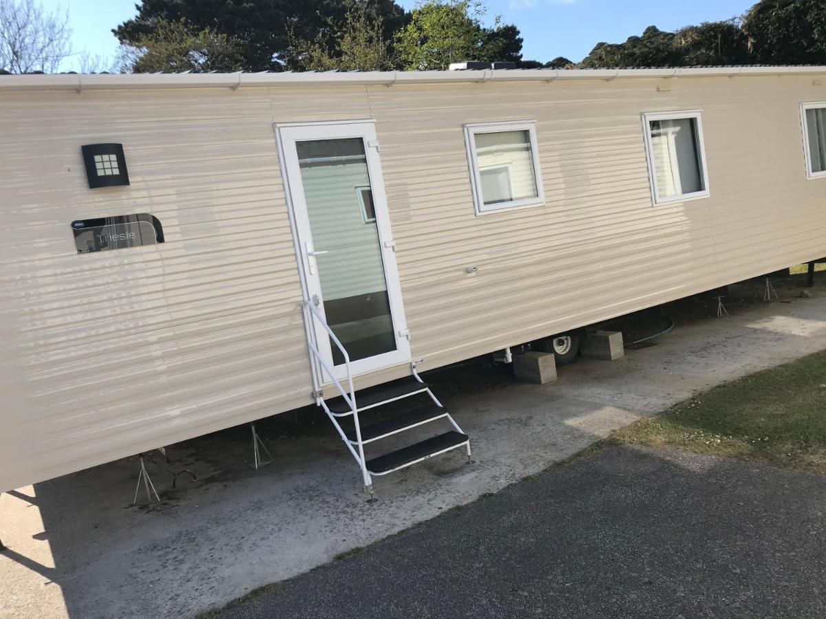 Exclusive 3 Bedroom Caravan, Sleeps 8 People At Parkdean Newquay Holiday Park, Cornwall, Uk ภายนอก รูปภาพ
